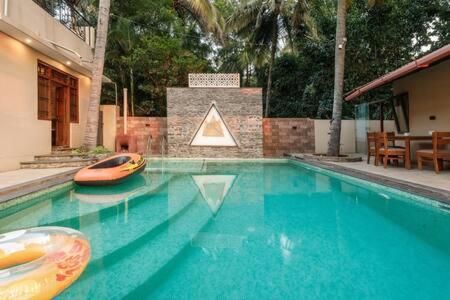 Golden Radiance Airyaman Spa & Pool Villa Breakfast & Spa Included Mysore Exteriör bild