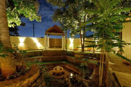 Golden Radiance Airyaman Spa & Pool Villa Breakfast & Spa Included Mysore Exteriör bild