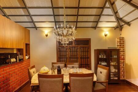 Golden Radiance Airyaman Spa & Pool Villa Breakfast & Spa Included Mysore Exteriör bild