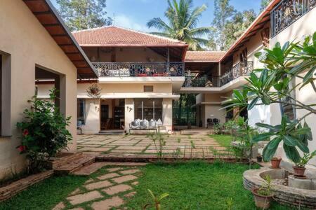 Golden Radiance Airyaman Spa & Pool Villa Breakfast & Spa Included Mysore Exteriör bild