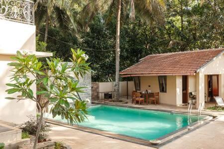 Golden Radiance Airyaman Spa & Pool Villa Breakfast & Spa Included Mysore Exteriör bild